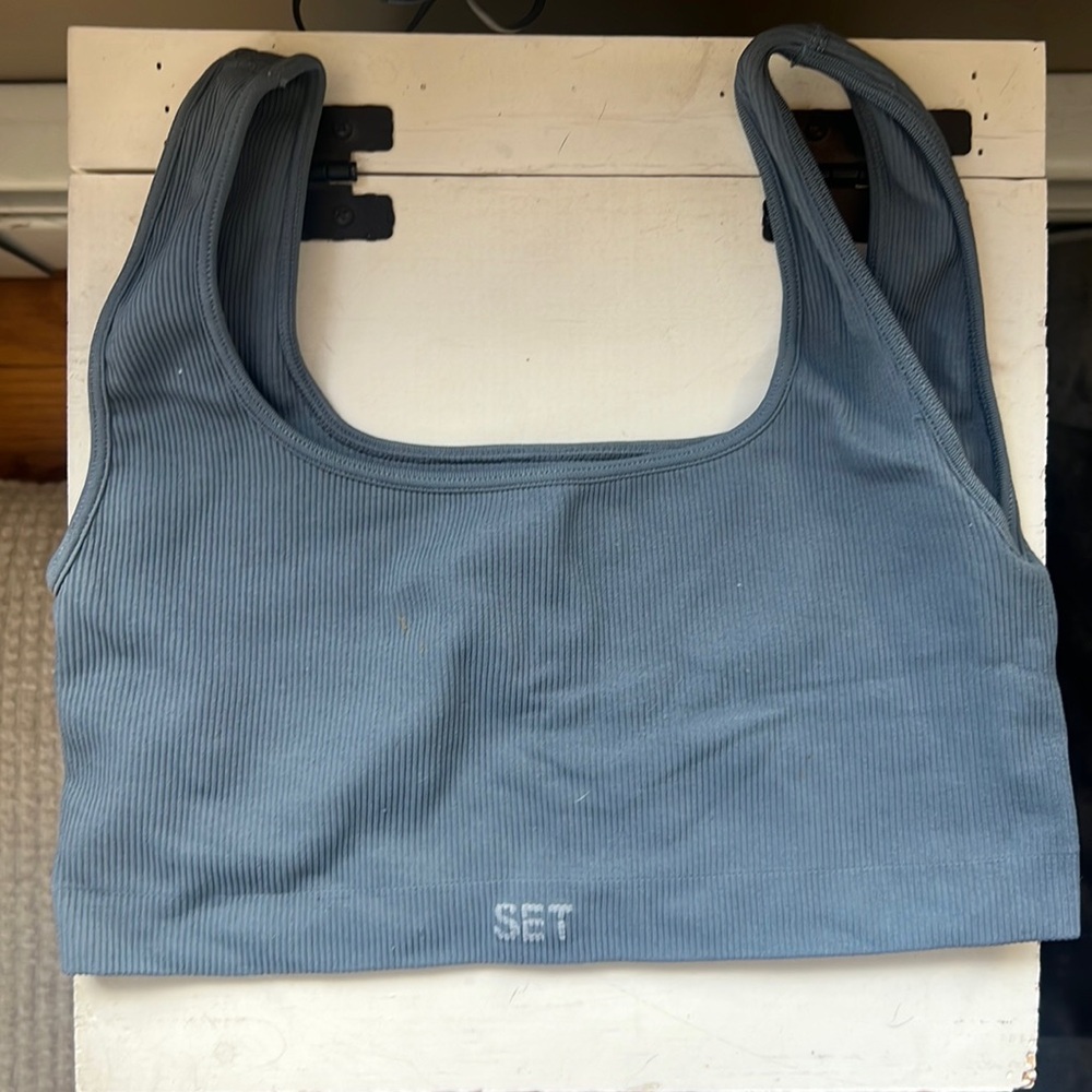 Set active sports bra :.. worn and washed once . Never dried